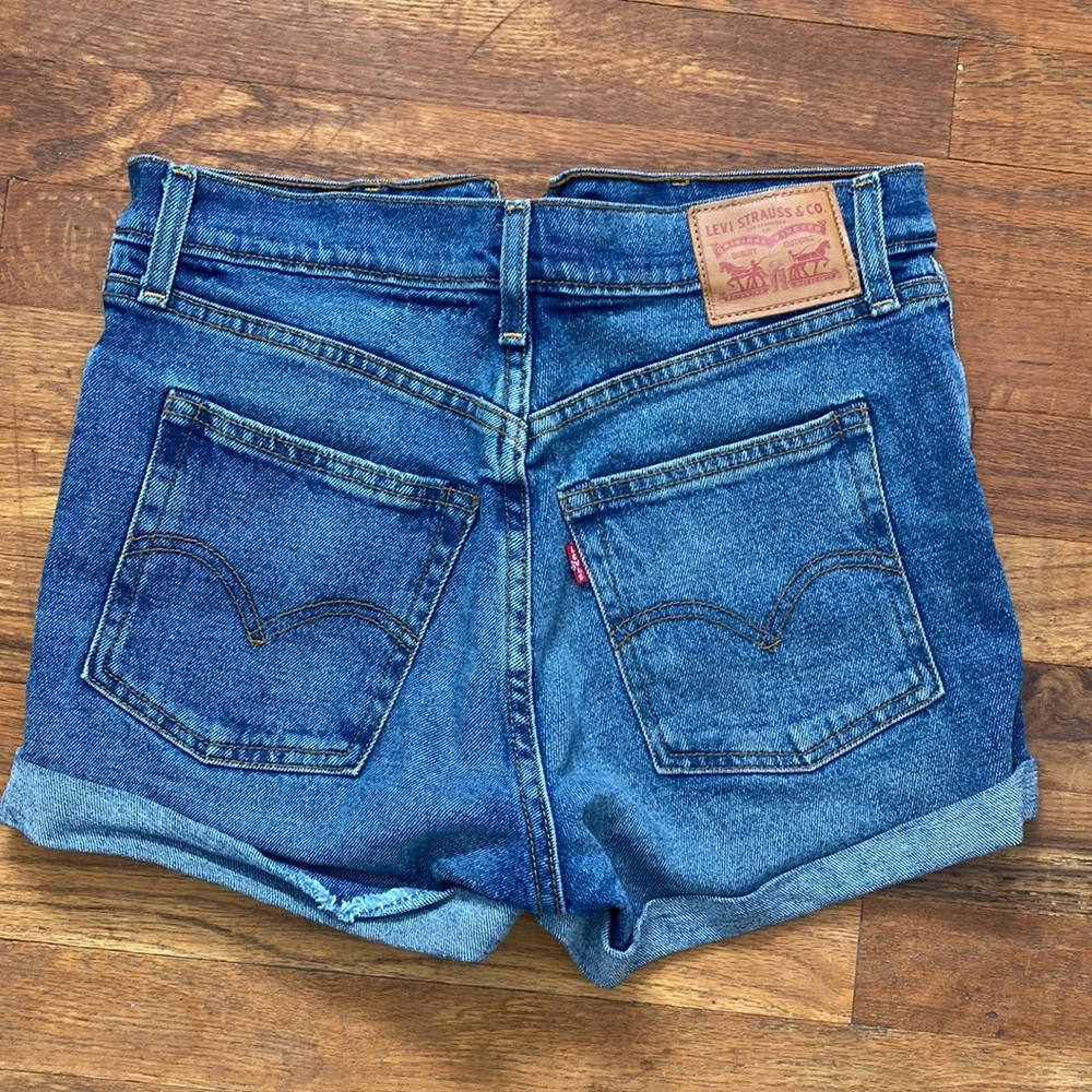 Levi’s denim shorts - Picture 4 of 4